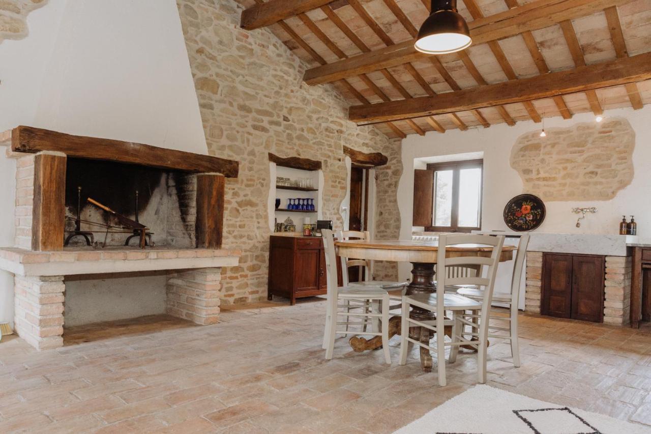 Agriturismo Qui Voglio Monte Roberto Extérieur photo
